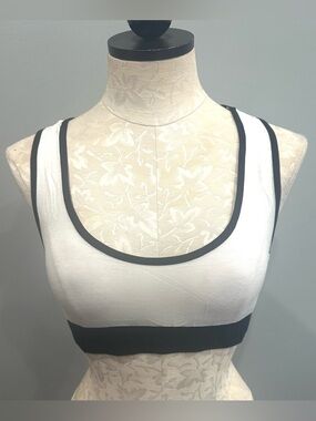 POL Racerback Sports Bra Ivory Black Contrast Trim Bralette Size M